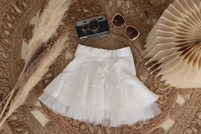חצאית לבנה