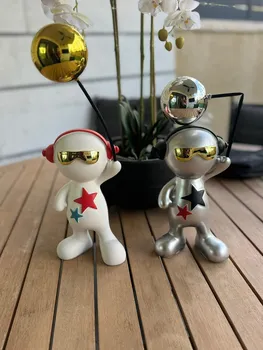 בובה דקורטיבית